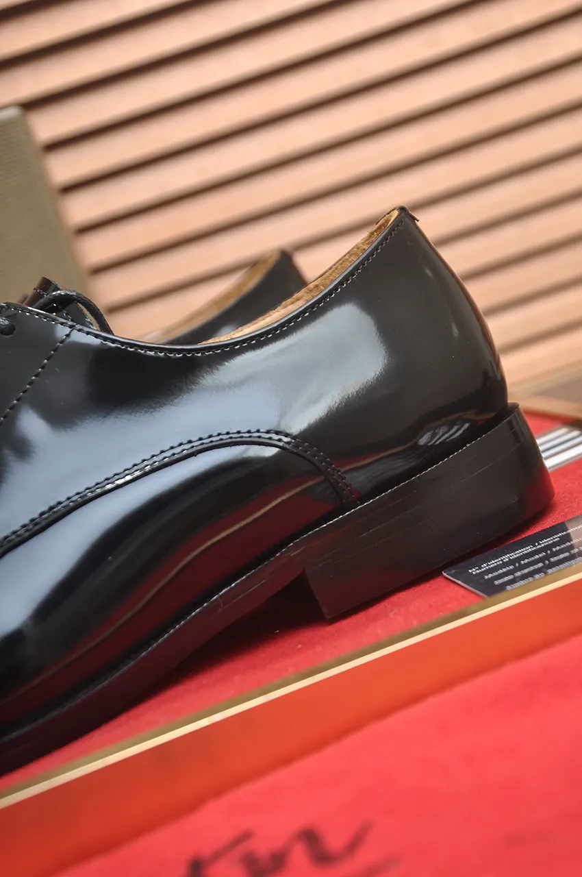 Men's shoes 💰620💶 [Chrstian Loubotin] Red-soled shoes 💋Original mold opening, the highest version on the market, purely handmade ➕Imported cowhide uppers, first-layer water-dyed cowhide lining! Original EU high-gloss outsole. 38 to 45 (45 customized)